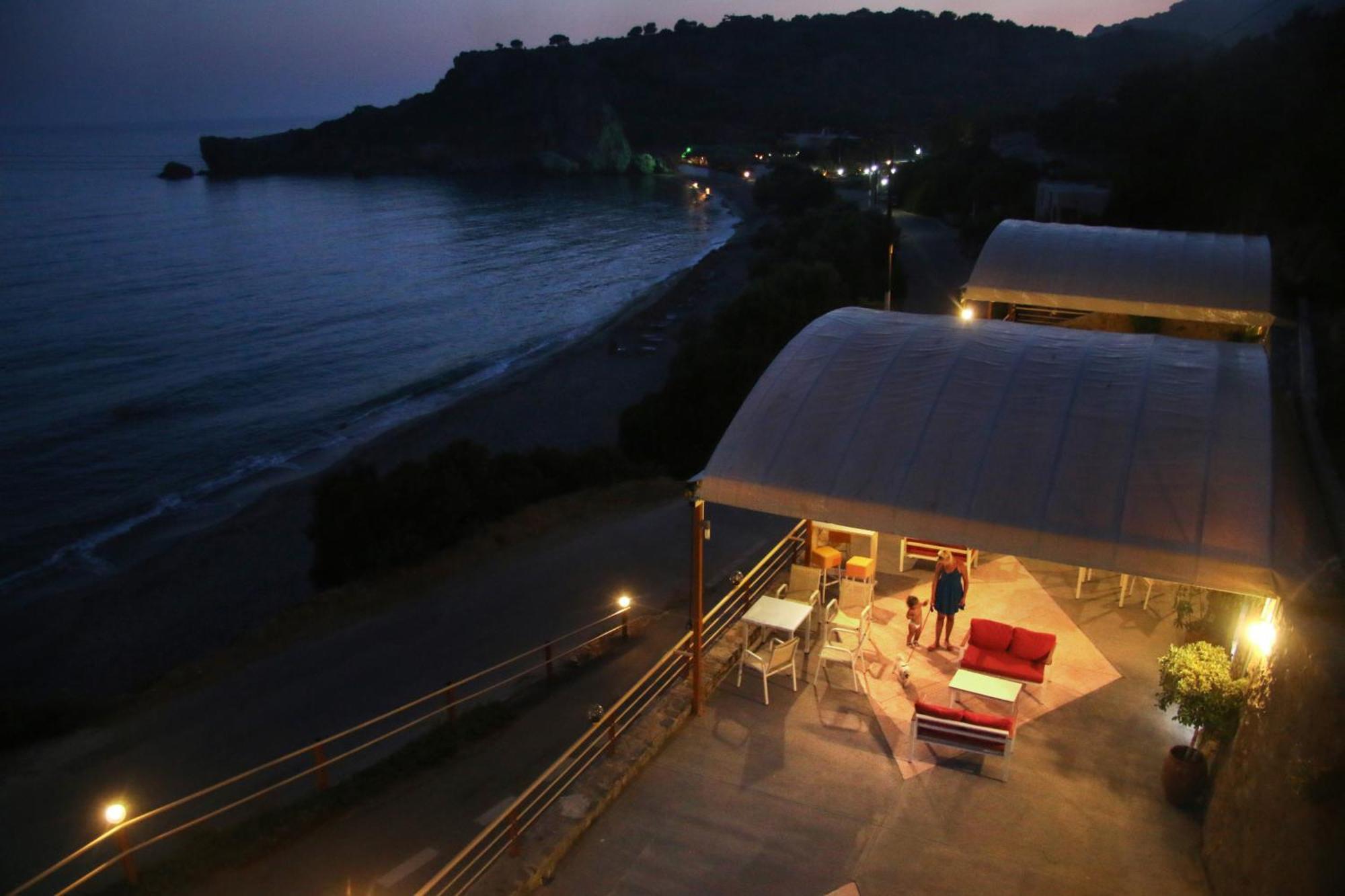 Santa Marina Apartments Rodhákinon Luaran gambar