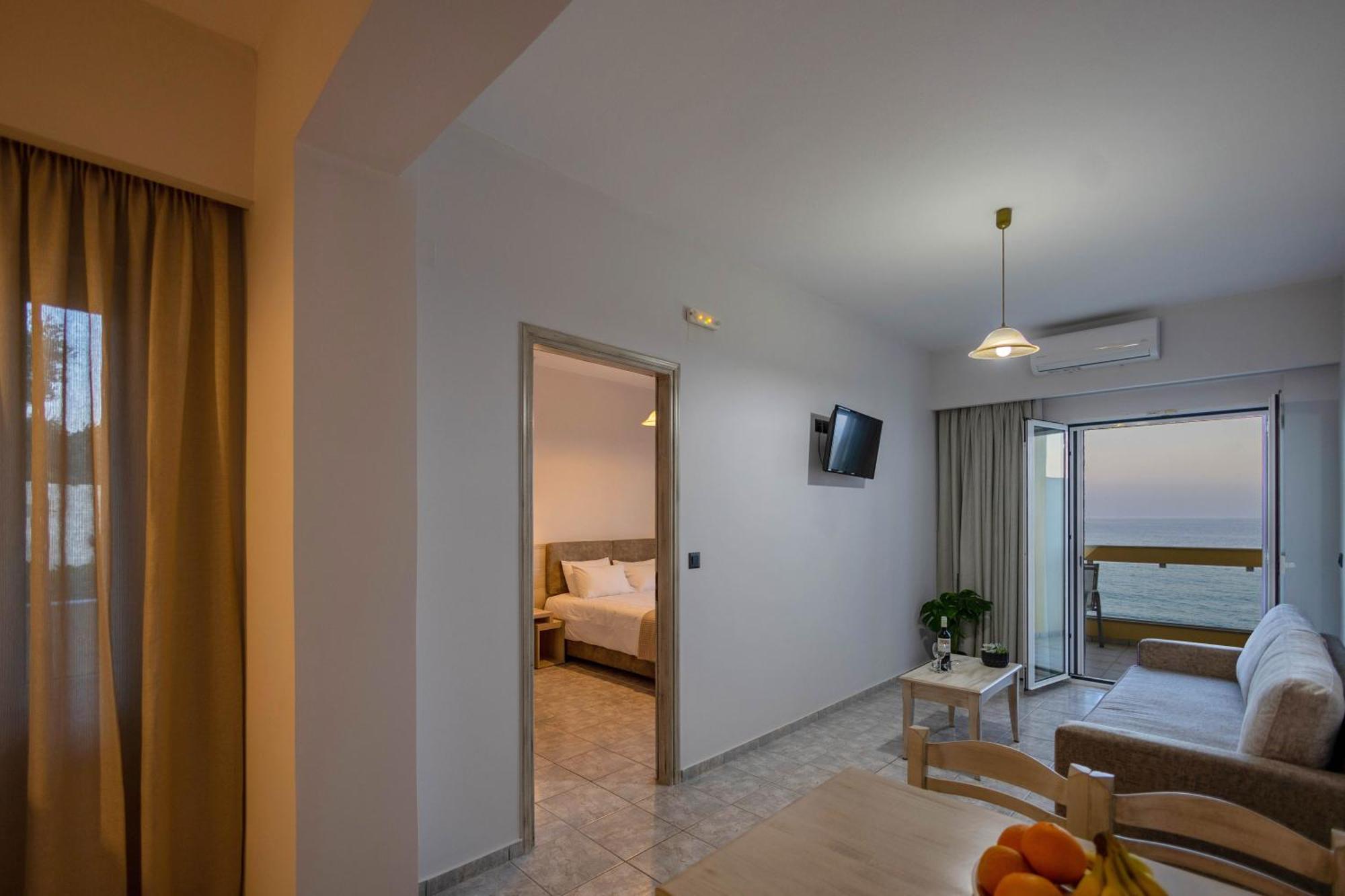 Santa Marina Apartments Rodhákinon Luaran gambar